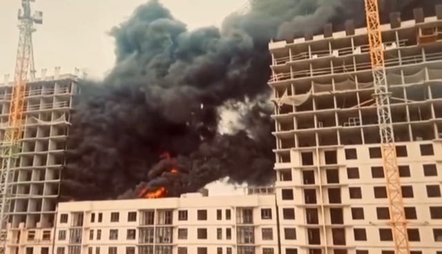 В Краснодаре очередной мега-пожар на стройке: теперь многоэтажка на Западном обходе