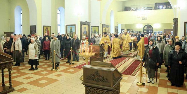 В Неделю сыропустную епископ Серафим совершил Божественную литургию в Никольском кафедральном соборе г. Бобруйска.