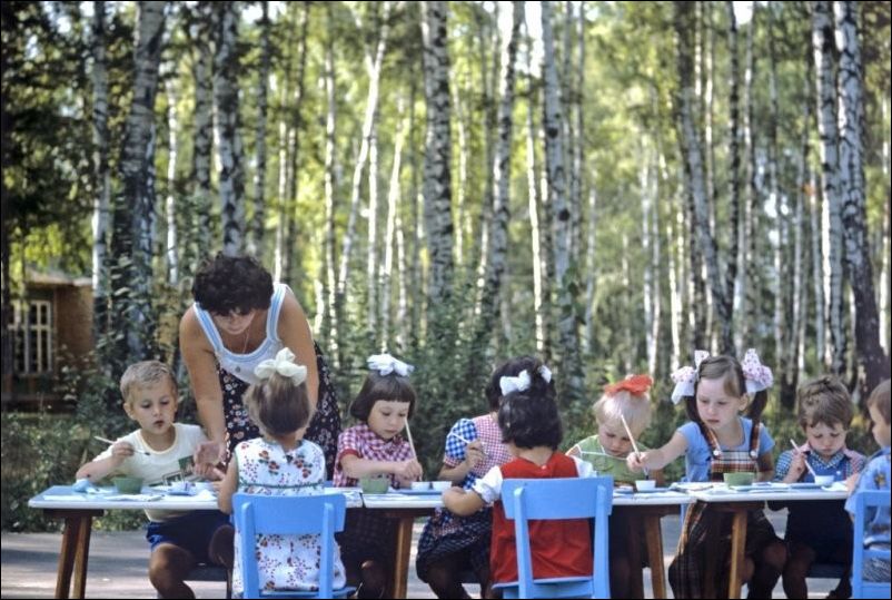 Счастье по-советски мгновений, 196914Подготовка, Группа, студентов, отмечает, выпускной10Романтический, свечах, посоветски11 Туристыкаэспэшники, 1970е12Стройотрядовцы, 1970е13Семья, сквере, Ленинском, проспекте, встрече, 19789Белые, нового, года15Детский, прогулке, Белорусская, год16Детская