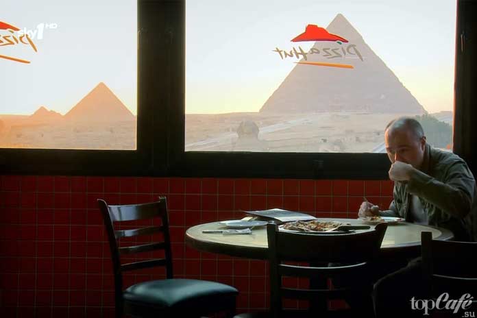 Красивые рестораны быстрого питания: Pizza Hut с видом на пирамиды