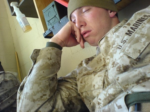 Канадский солдат заснул на стрельбах, сослуживцы решили разбудить его выстрелом пушки Культура