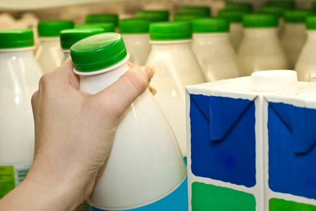 В РФ вступают в силу ограничения на ввоз молочной продукции из Белоруссии