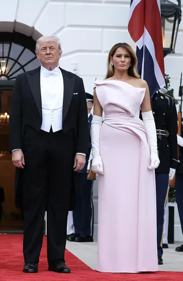 Дональд и Мелания Трамп провели ужин в Белом доме с Карлом III и королевой Камиллой Мелания, Камилла, Images, Дональд, одета, Белого, первой, матери, королевы, костюм, ТрампКоролева, платье, Камиллой, цвета, Трамп, Manolo, похожий, туфли, BlahnickКоролева, белые