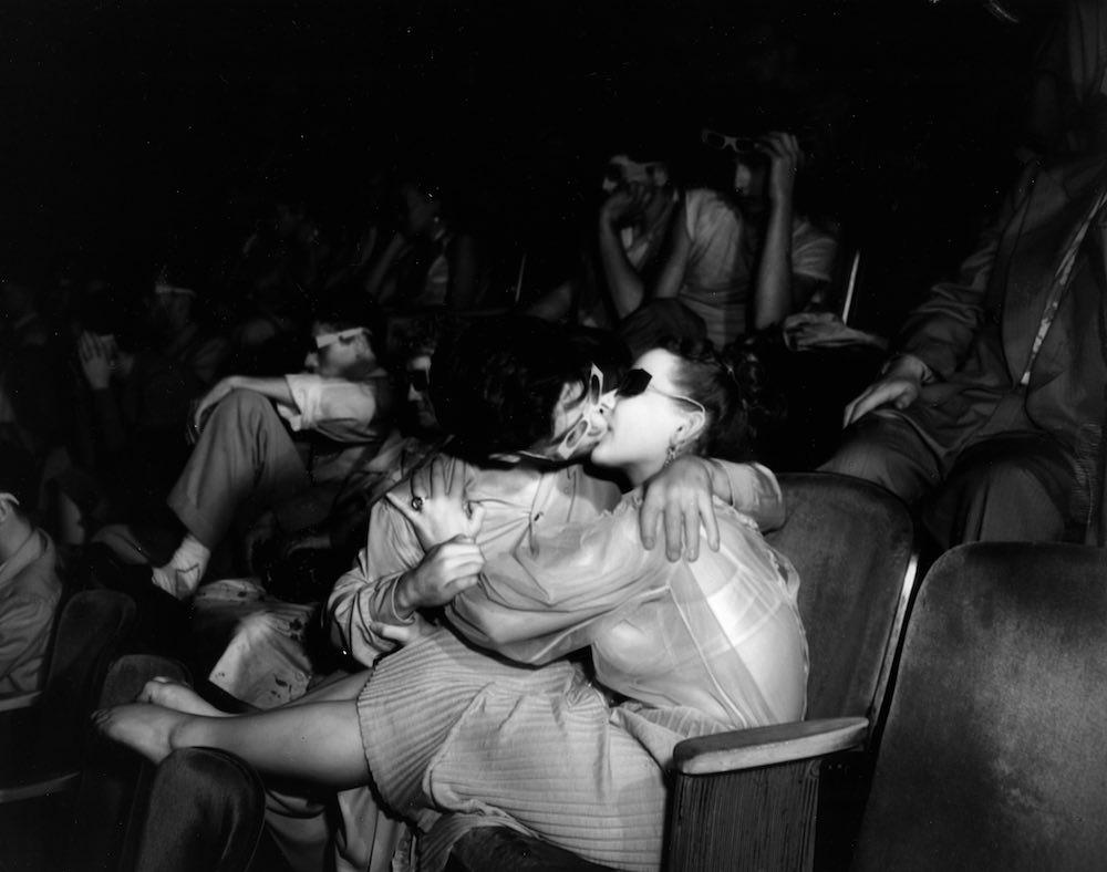 Чем занимались зрители в кинотеатрах Нью-Йорка в 1940-е годы