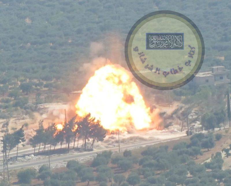 Появилось фото поврежденного мощным фугасом российского БТР-82А в Сирии Появилось фото поврежденного мощным фугасом российского БТР-82А в Сирии Новости