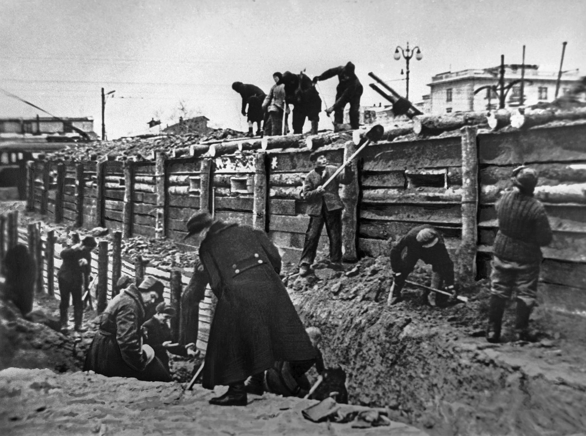 Строительство укреплений на Можайском шоссе в ходе обороны Москвы, 1941 год Леонид Доренский/ТАСС