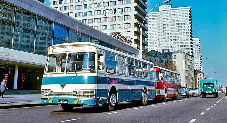 Теплые «ламповые» фотографии времен СССР с советскими автомобилями Ikarus, Фотография, сделана, автобусов, Ярославль, отличались, заднем, троллейбус, поставок, качестве, гармошка, также, оригинальным, фотографии, верхнем, вновь, могли, Москвичи, располагаться, увеличивало