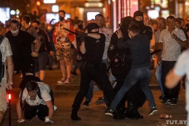 «Комментарии излишни…» Что происходит в Минске и других городах Белоруссии после выборов президента