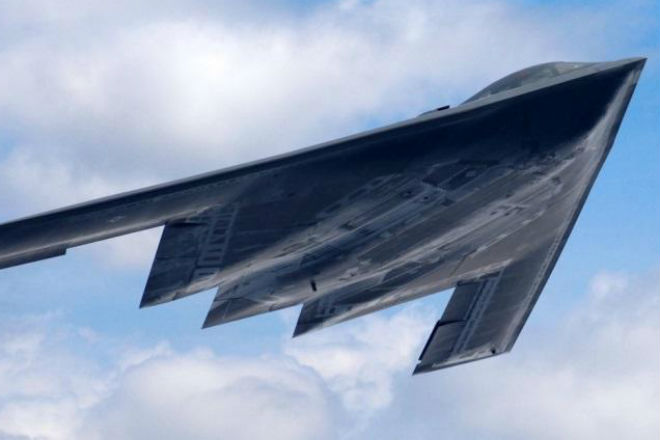 B-21 Raider: самолет, который опасаются в России и Китае будет, очень, бомбардировщика, заметно, стратегической, умными, бомбами, В6111, Кроме, новый, разрабатывается, атакуB21, боеприпас, маркировкой, В6112B21, меньше, оснащаться, которая, завершает, Взлетная