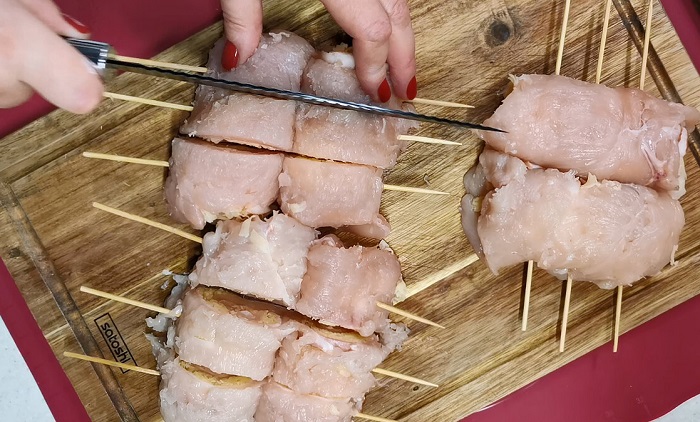 Так нарезать филе быстрее и удобнее. / Фото: womenzz.ru Так нарезать филе быстрее и удобнее. / Фото: womenzz.ru