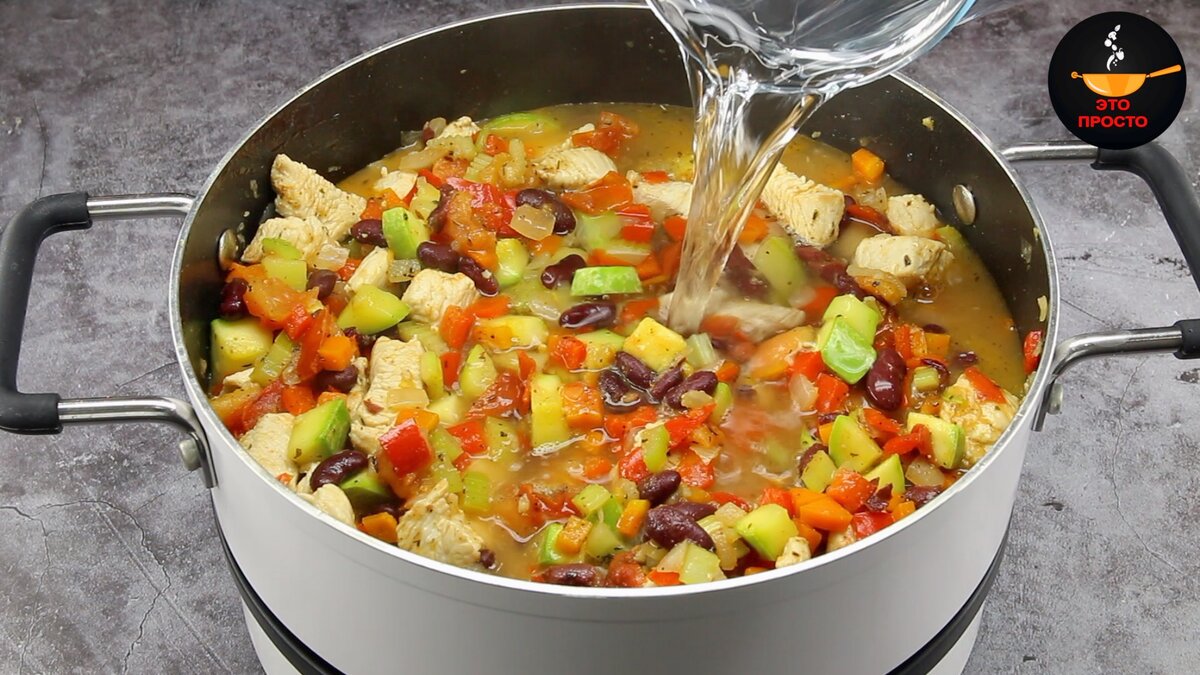 Открыла для себя новый рецепт супа: и дома варю, и на природе в казане (вкусно очень и быстро) добавляем, кубиком, болгарский, взять, вкусу, перец, можно, морковь, кабачок, черешковый, сельдерей, также, Обжариваем, индейки, нужно, растительное, минуты, масла, нарезаем, фасоль