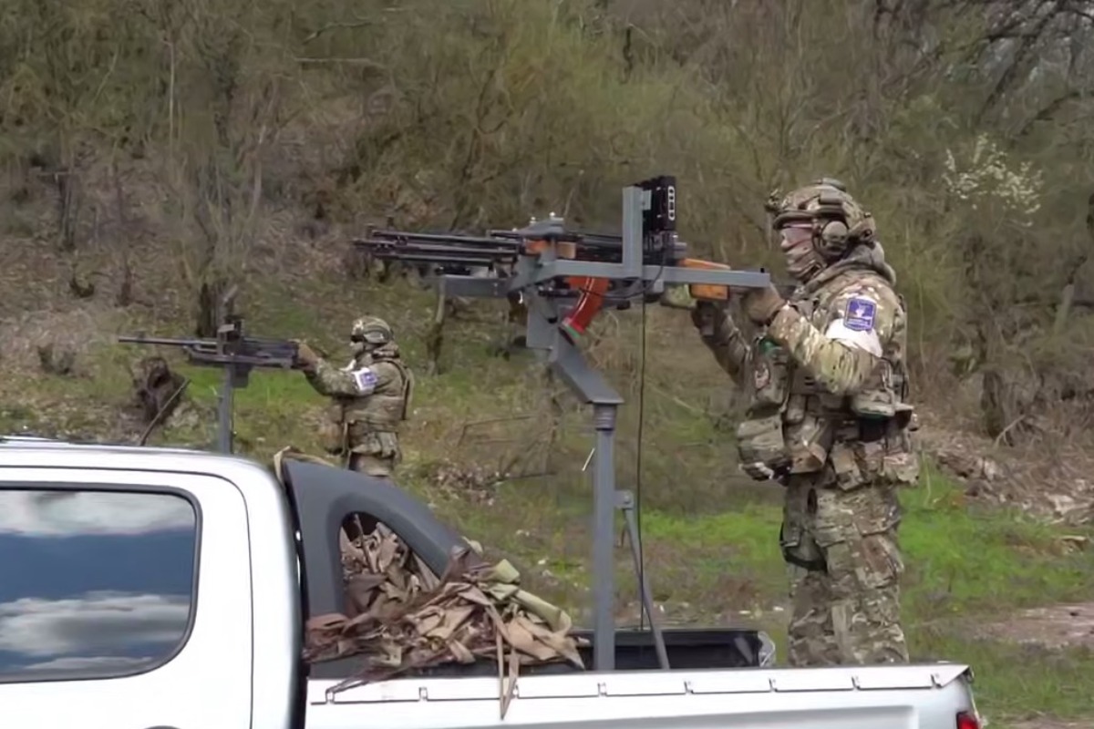 Жителей Севастополя призвали записываться в отряд для обороны города