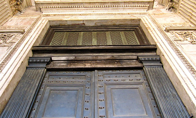 Дверь Пантеона весом 8 с половиной тонн была создана 2000 лет назад. Несмотря на вес, ее легко открывает один человек Пантеона, могли, дверь, обладать, исследователей, труда, упорного, столетия, технологиейСпустя, передовой, такой, тысячелетия, назад, помощи, представить, времен, прошлых, Великие, наверху, установленной