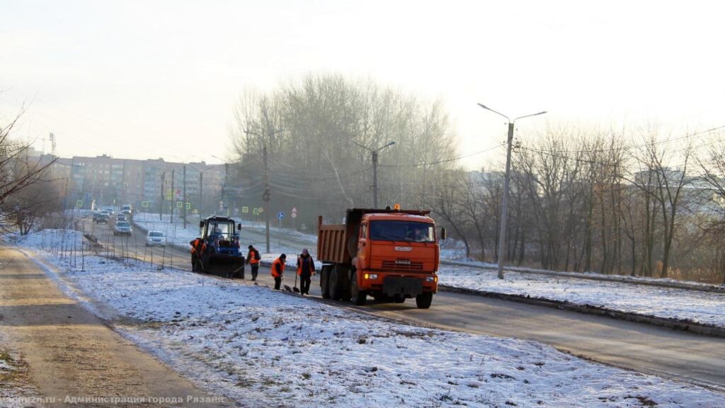 В Рязани продолжается круглосуточная уборка города