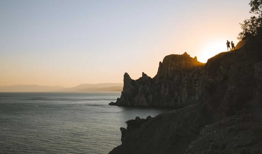 Сильный крым. Крым в июле. Крымский полуостров. Море в Крыму в июле. Бархатный сезон в Крыму.