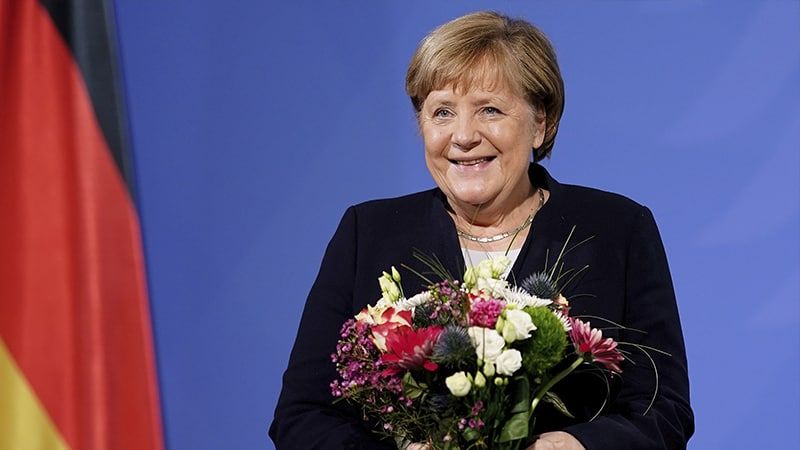 Меркель впервые озвучила причину приступов дрожи в 2019 году Политика