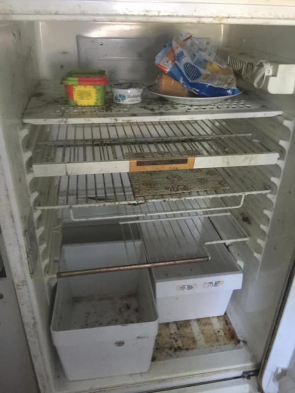 Пожилая женщина никого к себе не пускала. Когда соседка решилась зайти, ты поймешь почему Пожилая женщина никого к себе не пускала. Когда соседка решилась зайти, ты поймешь почему