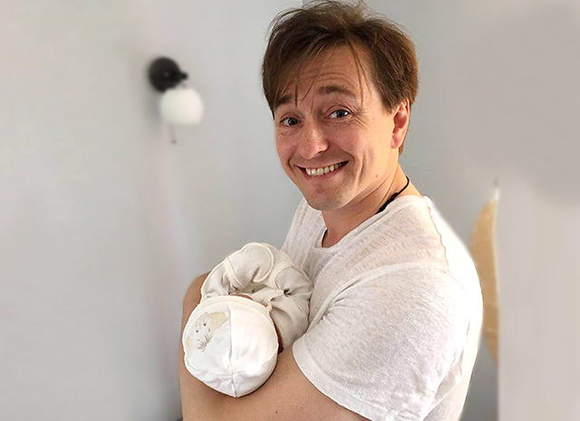 Ирина Безрукова в сверкающем костюме встретилась на мероприятии с бывшим мужем и его супругой Ирина Безрукова в сверкающем костюме встретилась на мероприятии с бывшим мужем и его супругой