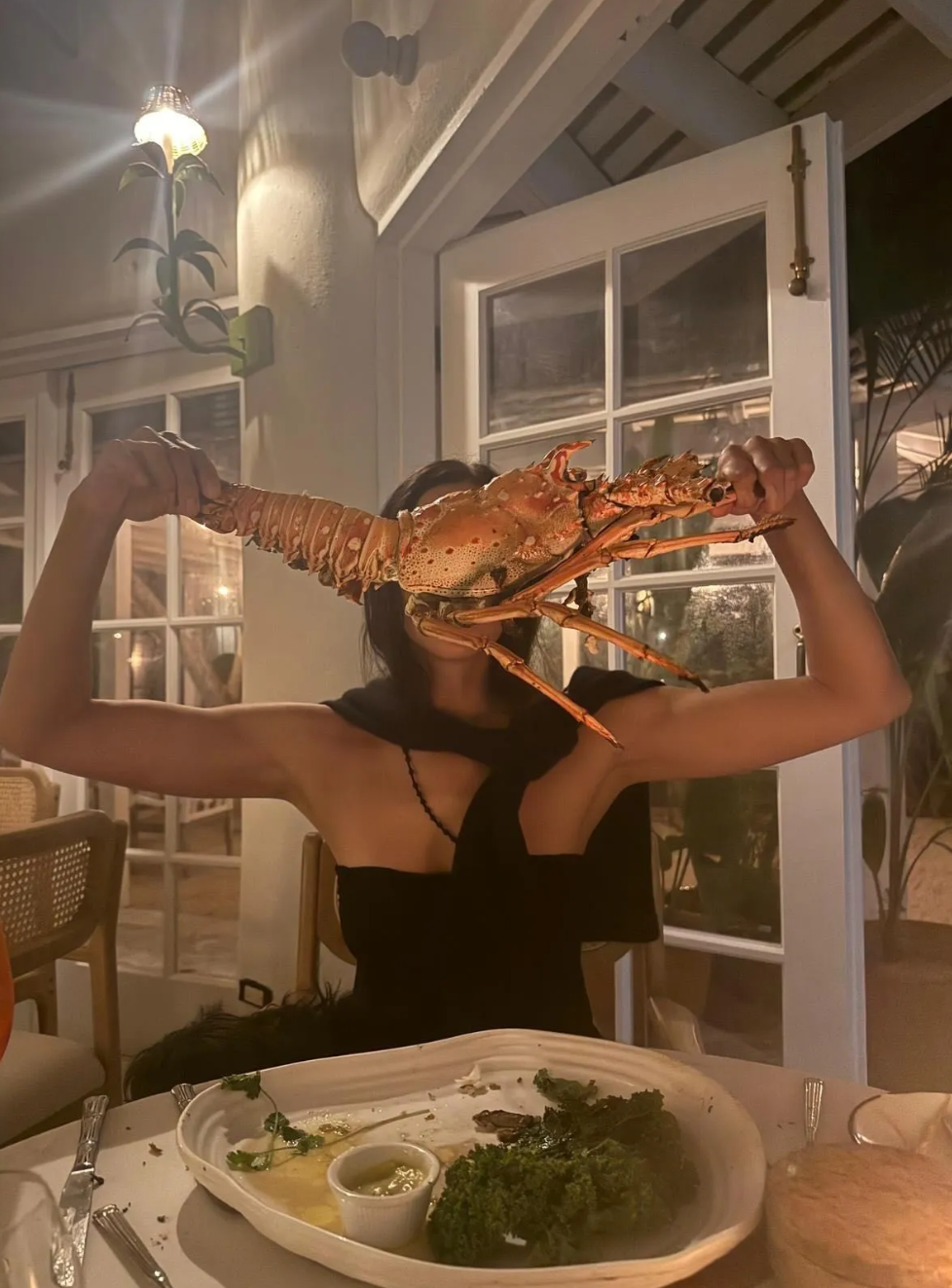 «Голое платье», блонд и роскошная фигура: красивые архивные снимки Ирины Шейк обсуждают в Сети Ирина, также, модель, звезды, жизни, платье, Модель, фотосоцсетиВ, актриса, позировала, кадры, дополнили, Брэдли, среди, время, путешествий, какая, показов, одном, комплиментов