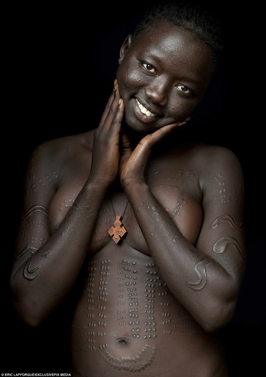 Красота требует жертв: как юных эфиопок украшают шрамами красота требует жертв, племена Африки, шрамы, экзотика