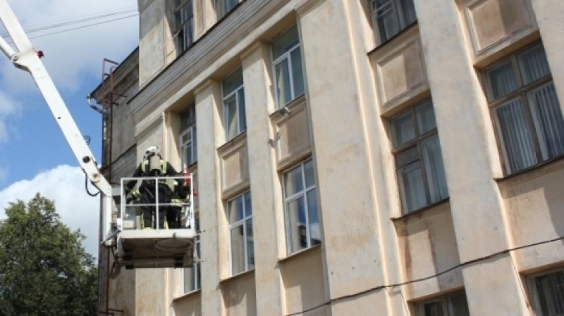 В Ижевске сотрудники Росгвардии спасли ребенка от падения из окна