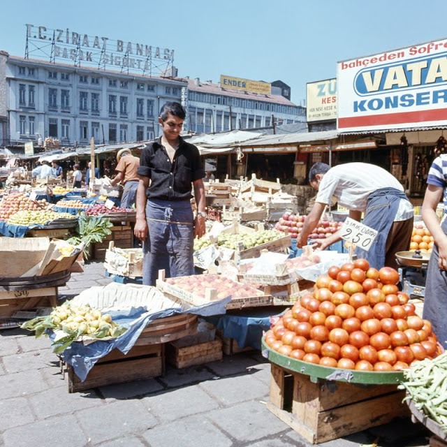 Стамбул — город красок: цветные снимки уличной жизни 70-х годов города,заграница,мир,поездка,путешествия,туризм,турист