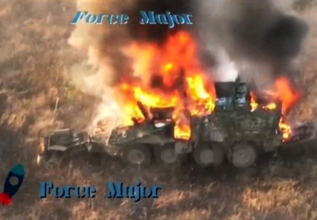 Неуязвим лишь в рекламе: БТР из США Stryker в жизни горит как факел