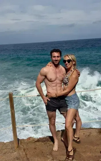 Режиссёр Сэм Тейлор-Джонсон с мужем на 24 года её моложе отпраздновала 59-летие в Риме emma macintyre,instagram (инстаграм),социальная сеть,Аарон Тейлор-Джонсон,Джеймс Бонд,джонн леннон,джонсон тейлор-джонсон,роми хиро,сэм тейлор-джонсон,уайлда рэй