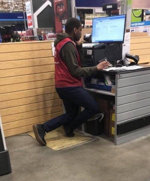 А где-то на работе... А где-то на работе...