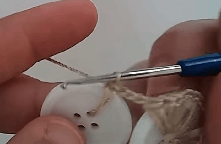 Обычные пуговицы, превращенные в стильный аксессуар декор,женские хобби,поделки,рукоделие,своими руками,украшение