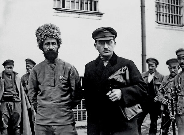 Миронов со своим защитником на судебном процессе в 1919 году