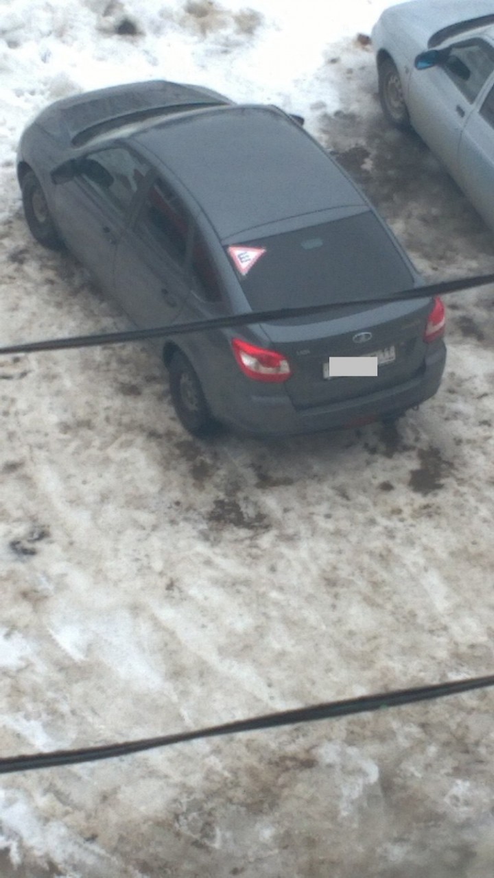 Народный креатив с наклейкой "Шипы" авто, автоприкол, наклейка, пдд, прикол, шипы