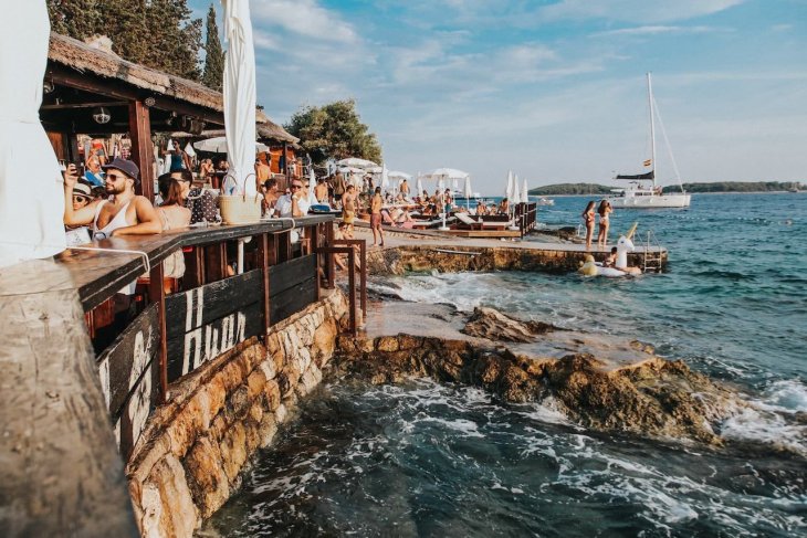 Топ 10: Самые экстравагантные пляжные бары Средиземноморья 