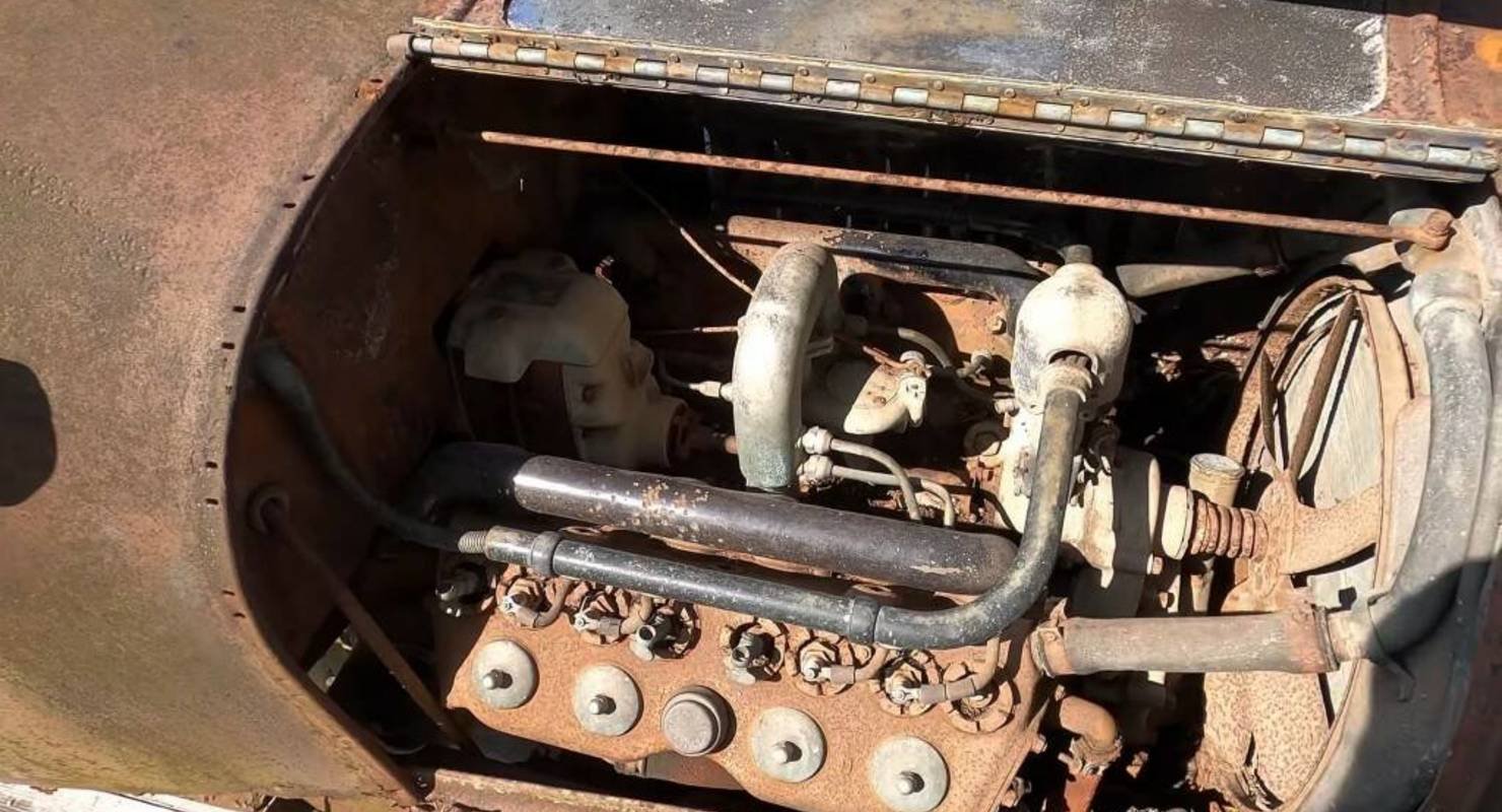 Cadillac провел на свалке 90 лет, но его двигатель V8 до сих пор жив