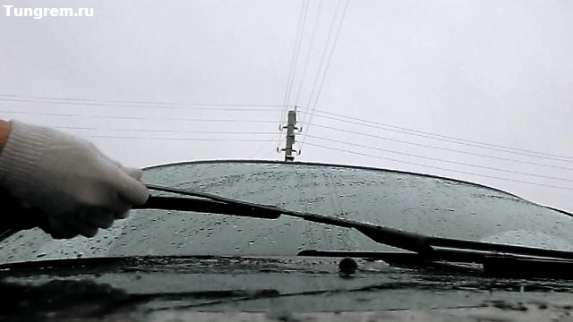 Снятие и замена передних щёток стеклоочистителей на Ладе Калине