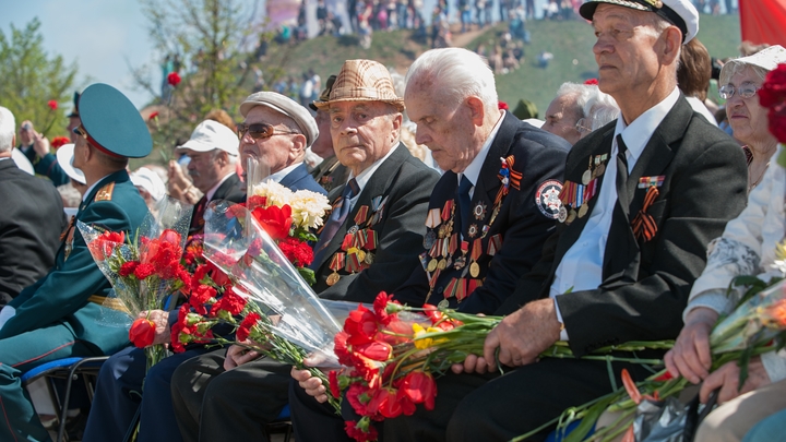 Никогда не забудем: Политики поздравили ветеранов с Днем Победы