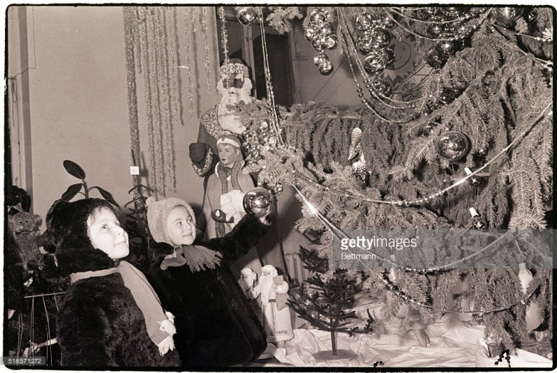 Вот так выглядела новогодняя ёлка в СССР лет 50-60 назад: СССР, новый год, праздник