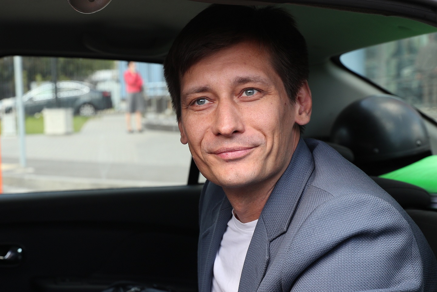 Призывал убивать детей росгвардейцев: Кого защищают на митингах в Москве россия