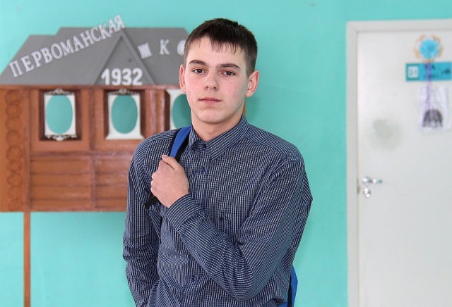 13-летний мальчишка нес на руках больную сестру по пылающему коридору, а потом босиком по снегу в -40. Он спас всю семью! 13-летний мальчишка нес на руках больную сестру по пылающему коридору, а потом босиком по снегу в -40. Он спас всю семью!