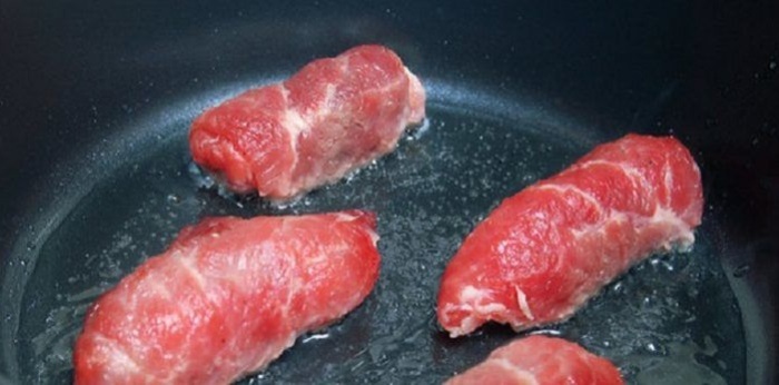 Свиные рулетики с нестандартной начинкой: простое блюдо, которое никого не оставит равнодушным мясные блюда,новогоднее меню