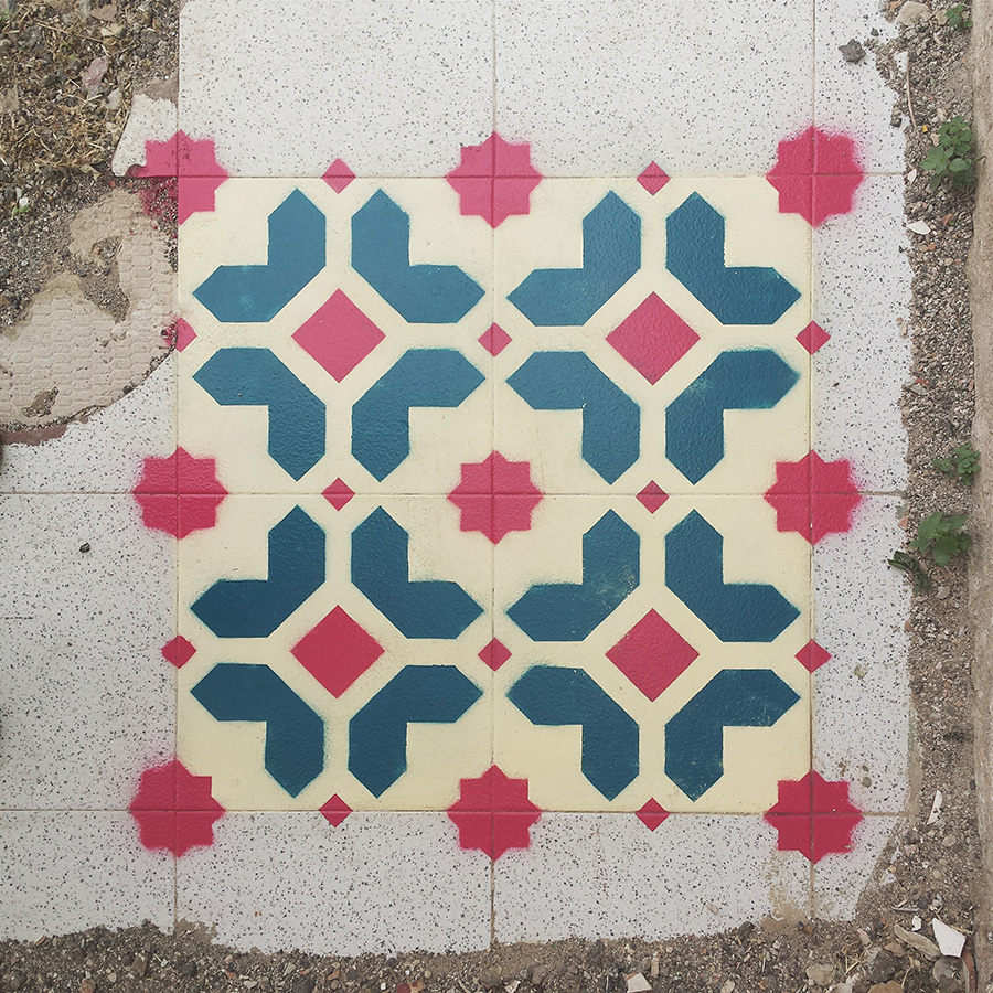 uzory-na-polu-zabroshennyh-zdanij-