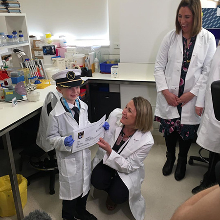 Все хотят ожерелье из макарон: как Меган Маркл помогла 6-летнему мальчику превратить хобби в добрый бизнес Все хотят ожерелье из макарон: как Меган Маркл помогла 6-летнему мальчику превратить хобби в добрый бизнес Монархи / Британские монархи