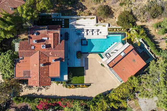 Рианна продает свой дом в Голливуде за 7,4 миллиона долларов после нахального взлома новости