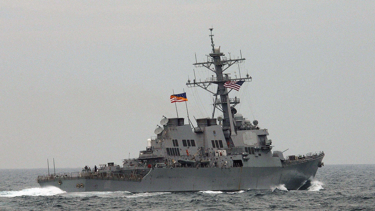Navy Times: корабли ВМФ РФ заставили понервничать экипаж эсминца Ross в Черном море Армия