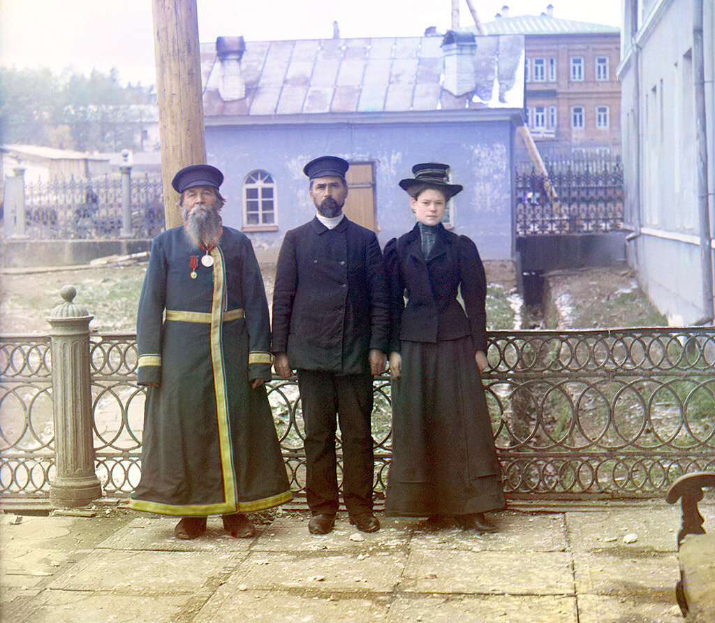 Семья рабочих одного из заводов города Златоуста (фото около 1907 г. С.М. Прокудина-Горского)