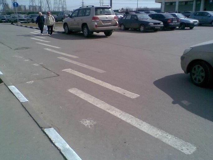 Пешеходный переход в России больше похож на смертельный квест зебра, зебра в России, как перейти дорогу, пешеходные переходы, пешеходные переходы в России, пешеходный переход, прикол