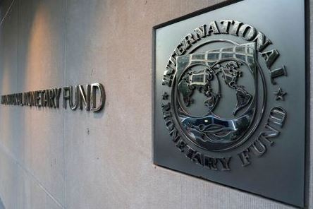 International Monetary Fund (IMF) logo is seen outside the headquarters building in Washington, U.S., as IMF Managing Director Christine Lagarde meets with Argentine Treasury Minister Nicolas Dujovne September 4, 2018. REUTERS/Yuri Gripas