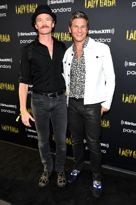 Майкл Дуглас, Кэтрин Зета-Джонс и другие на шоу Леди Гаги в Нью-Йорке Майкл Дуглас, Кэтрин Зета-Джонс и другие на шоу Леди Гаги в Нью-Йорке Звезды,Красная дорожка