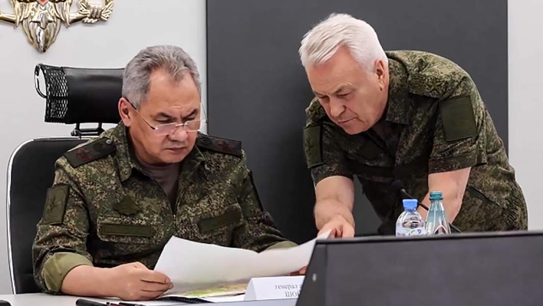 Министр обороны РФ, генерал армии Сергей Шойгу инспектирует российскую группировку войск «Запад», участвующую в спецоперации на Украине