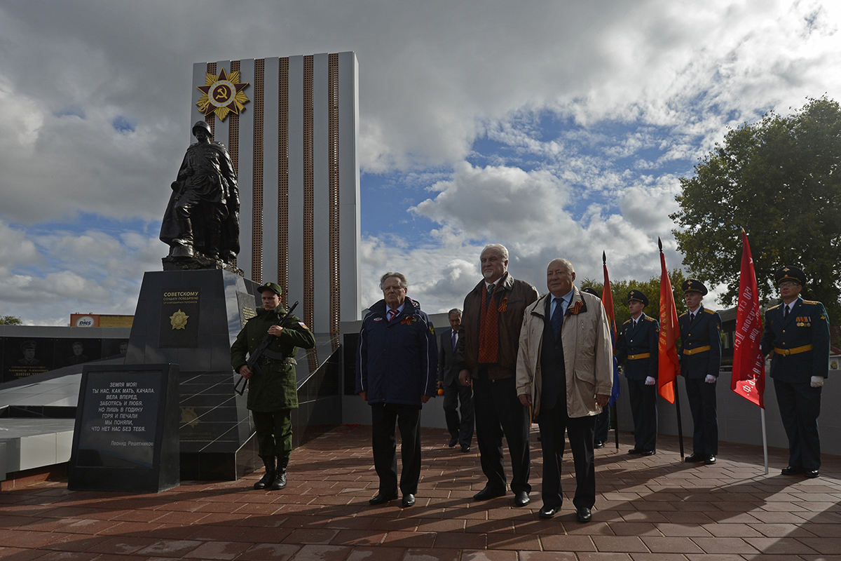 Открыли памятник. Мемориал памяти Рассказово. Вечный огонь Рассказово. Памятник в Рассказово вечный огонь. Памятники Рассказово.